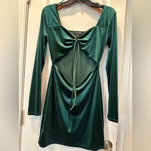 QED London NWOT Green Velvet Midriff-Bearing Long-Sleeve Mini-Dress, Size 8